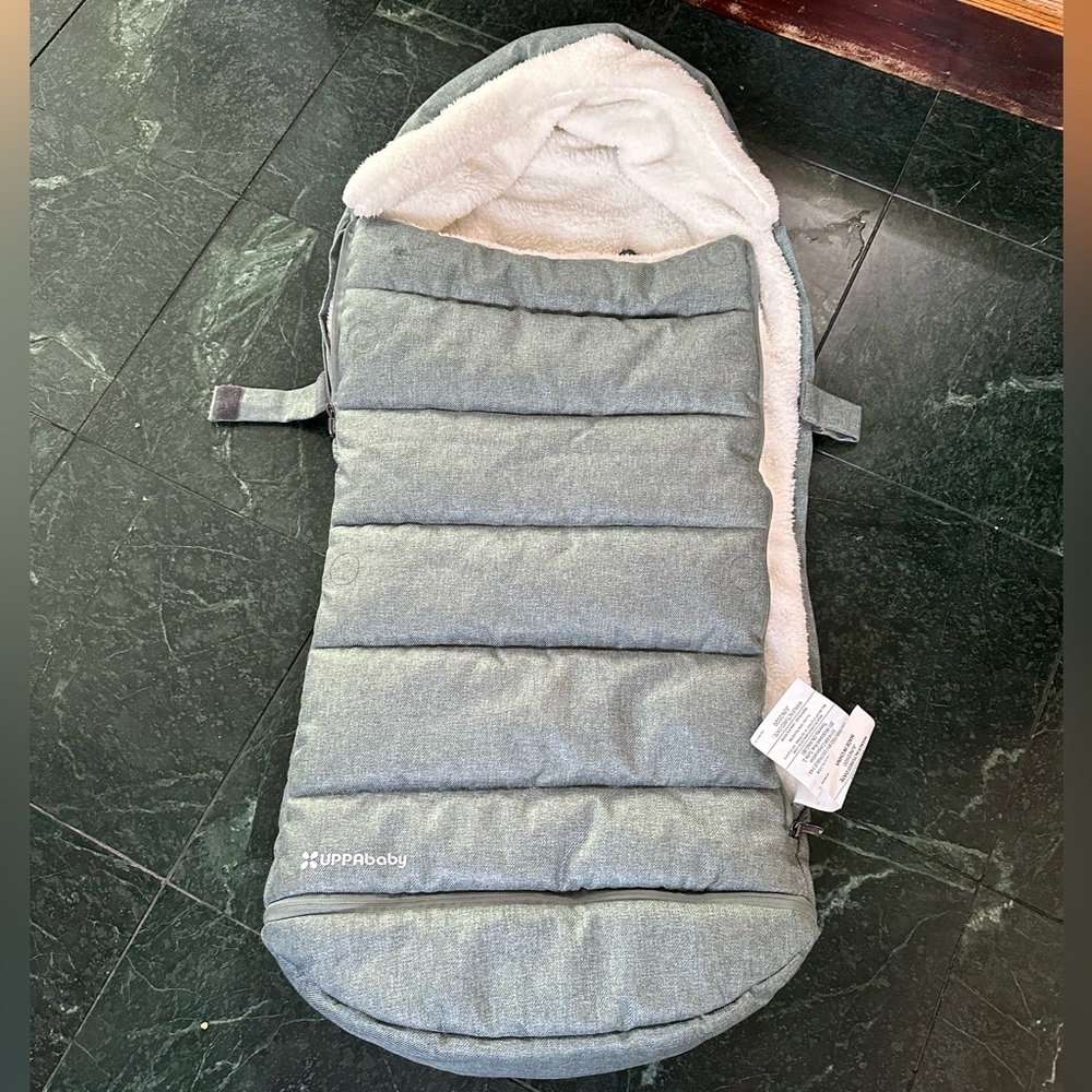Gently used Uppababy cozy ganoosh footmuff